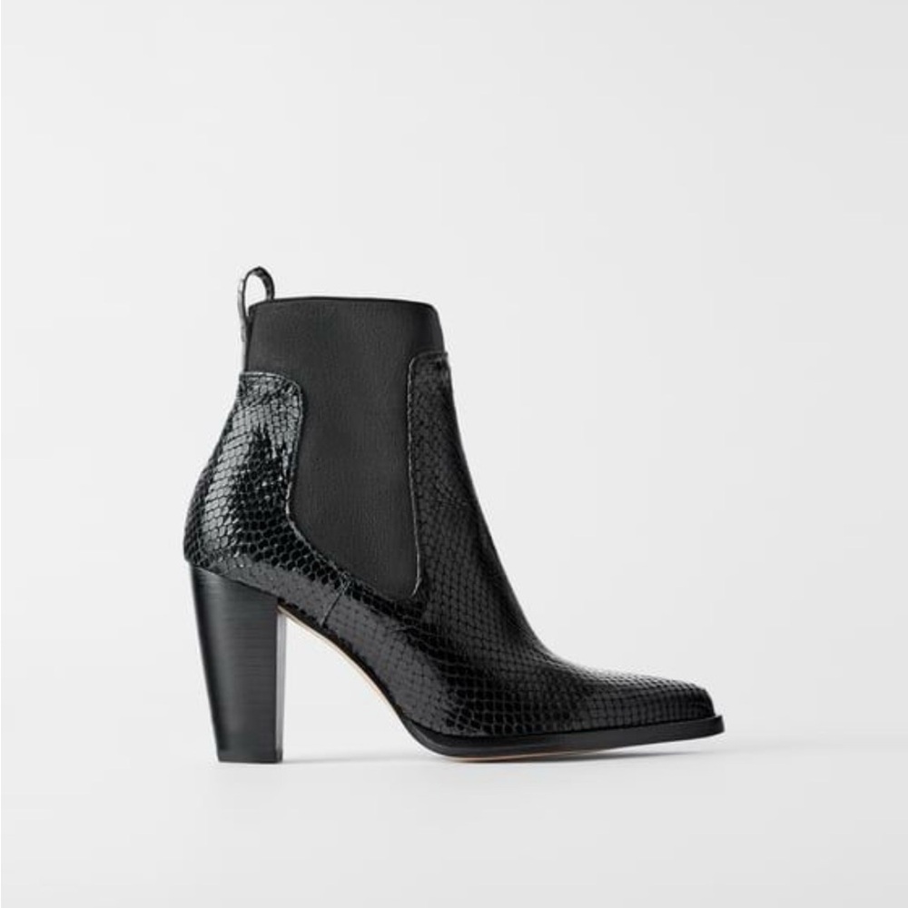 Zara Black Textured Ankle Boots